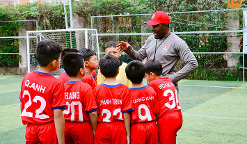 AMAOBI FOOTBALL ACADEMY: NƠI ƯƠM MẦM NHỮNG TÀI NĂNG NHÍ CÙNG HUYỀN THOẠI V-LEAGUE